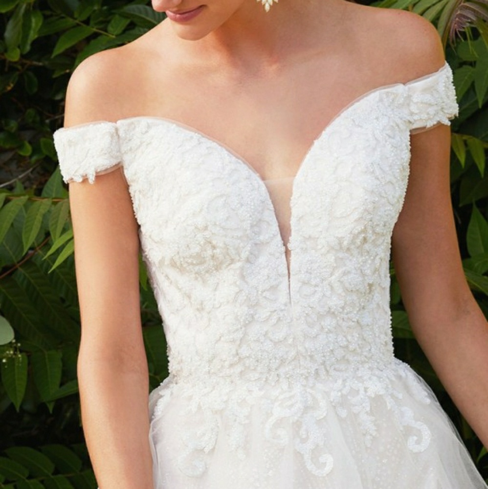 New long  off the shoulder lace tulle lace up back wedding dress,bridal gown - Picture 2 of 8